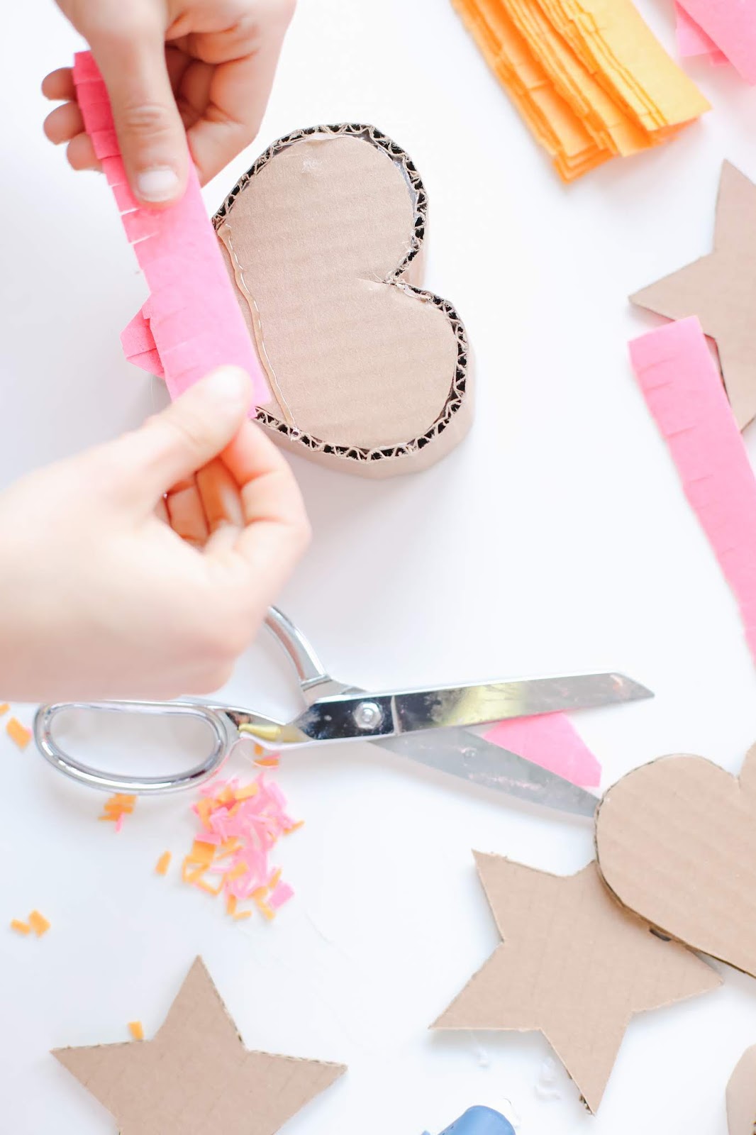 Sip & Smash: Heart Piñata Workshop 15:00 pm